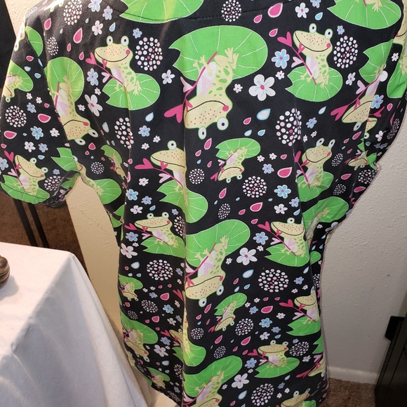 Scrub studio sz. Large Womans Scrub Top - Picture 2 of 4